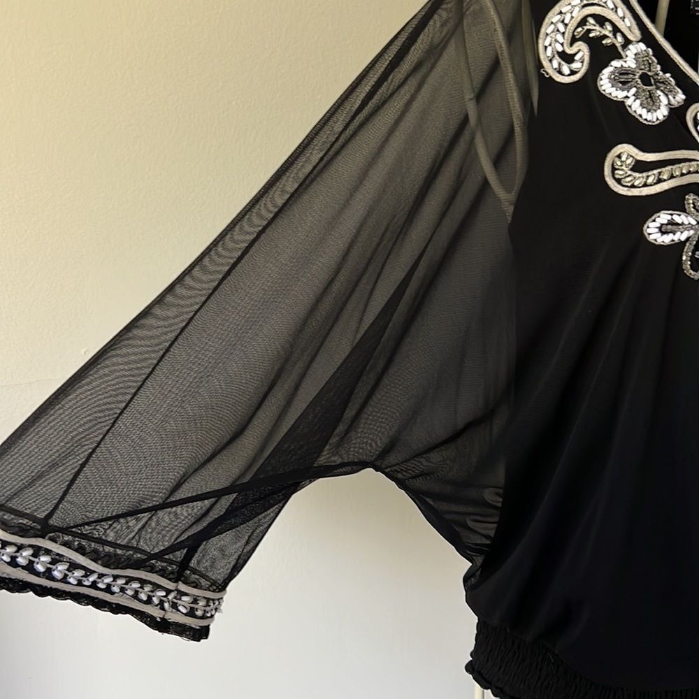 Beautiful pattern on black shirt with see thru sleeves - Picture 3 of 3